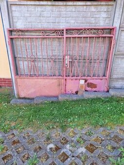 Predám vchodovú bránu a bráničku.