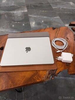 Predám Macbook Air 13 M2