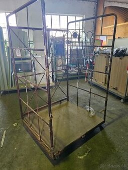 Prepravný skladový manipulačný vozik