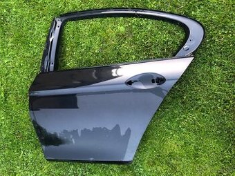 BMW -5- F10 LCI DVERE ORIGINAL ZADNÉ LAVE HLINÍK