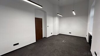 Ponúkame kanceláriu v centre Bratislavy na prenájom