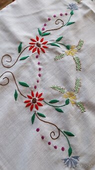 Vyšívaný obrus #10