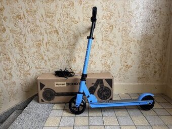 Detská elektrická kolobežka.