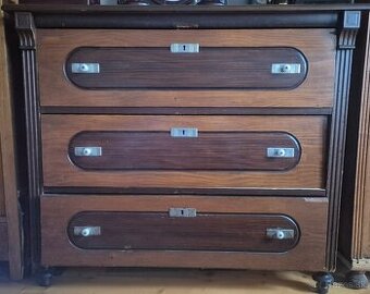 Starozitna komoda, truhlica