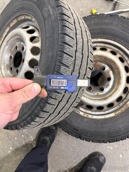 Predam 2ks zimne pneu 235/65 r16C Michelin