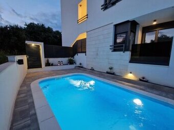 Chorvátsko, luxusný apartmán s vlastným bazénom.