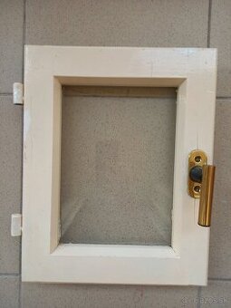 Drevené okno malé  25,5×33