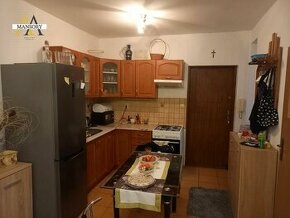 NA PREDAJ, 2 a pol izbový byt Trenčín