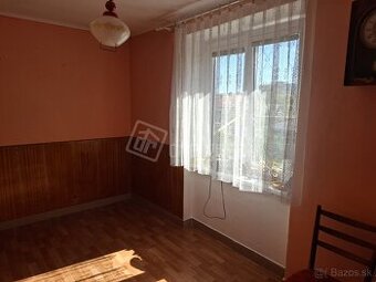 Slnečný byt v centre mesta s parkovaním vo dvore