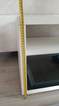 Polička pod TV