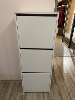 Minimalistický botník – ako nový (IKEA)
