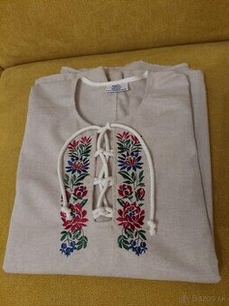 Košeľa s vyšívaným folklórnym vzorom