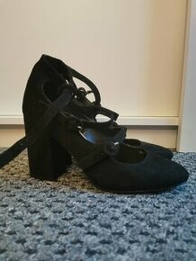 Dámske sandále na opätku