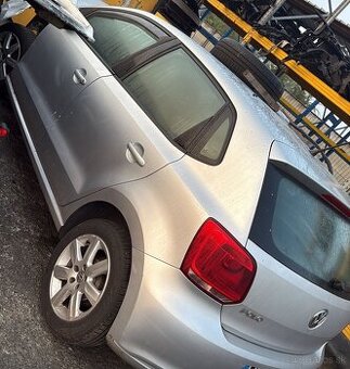 DVERE PIATE DVERE NÁRAZNÍK VW POLO 6R