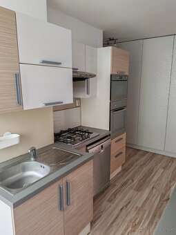 3 - izbový byt s loggiou - sídlisko Západ - ulica Štúrova