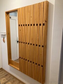 Vesiakova stena do chodby - masiv drevo rucne robene