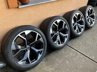 Letná sada Audi Q8 E-Tron