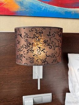 Nástenná lampa s tienidlom
