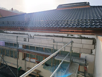 Lepenie kameňa na stenu