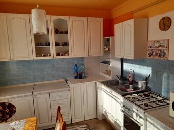 Prenájom-bérlet - Zariadený 2 izbový byt s balkónom