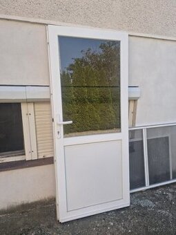 Plastove vchodove dvere 80 tky