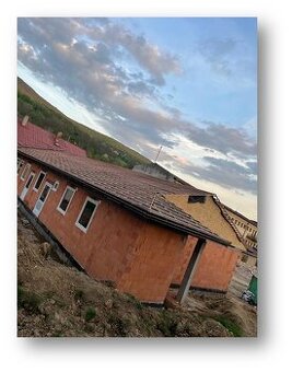Strechári, pokrývači, pomocníci na strechách
