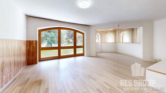 Na predaj, 8i rodinný dom 450 m2, pozemok 900 m2, Trnové,