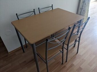 Kuchynský stôl + 4 stoličky