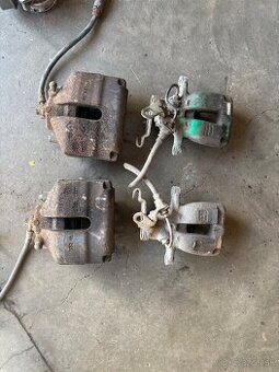 Brzdové strmene Octavia 2 golf 5 golf 6 leon altea atd