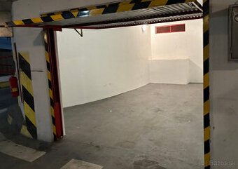 Garáž v garážovom dome