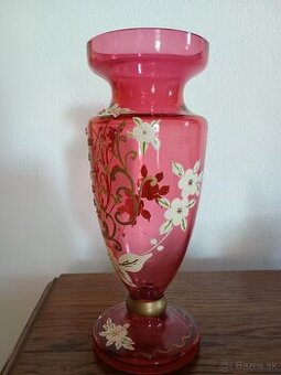 Krásna sklenená ozdobná váza