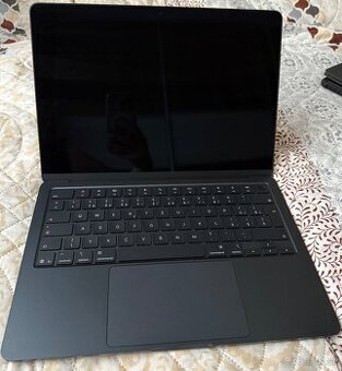 Predám MacBook Air 13" Apple M4 10C CPU 10C GPU 16GB 512GB.
