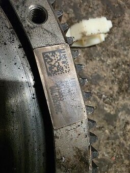 Dvojhmotny zotrvačník 2.0tdi 04L105266C