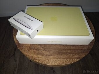 Predam MackBook Neo a magig mouse