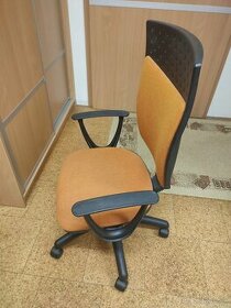 stolička pre študenta