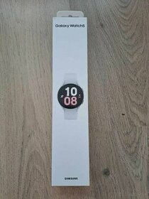 Samsung Galaxy Watch5 44mm (SM-R910NZSAEUE) strieborný - 1