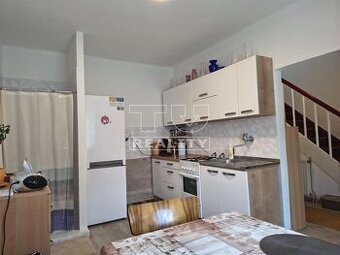 Na predaj priestranný 3-izbový byt (118,5m2) v obci...