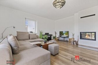 Veľký moderný rodinný dom v obľúbenej lokalite Jaroviec s mo