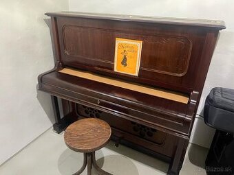 Klavesy Yamaha NP-V60 v starozitnej skrini