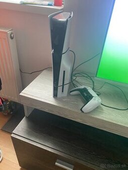 Vymením ps5 a 2 ovládače alebo predám