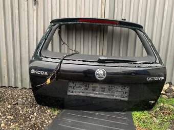 Predam zadnú kapotu Octavia 3 kombi