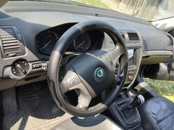 pristrojova doska, pas, airbag, interier, plasti octavia 2