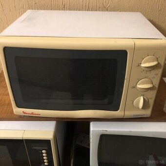Funkčnú mikrovlnku Moulinex s grillom za 35 eur predám v BA