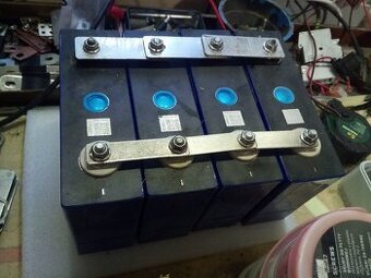 Zálozny zdroj APC 700VA + lifepo4 CALB50Ah