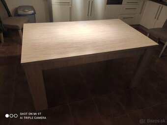 Predám kuchynský stôl