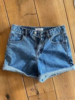 Damske džínsové šortky zn. Pull&Bear, EUR 34