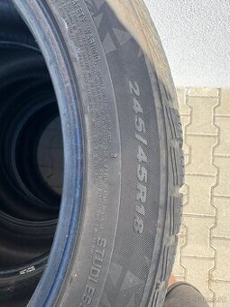 245/45 R18 100V