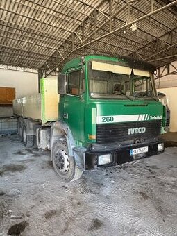 Predam vyklapac Iveco 260