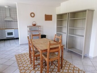 2½ izbový byt s voľnou dispozíciou na Hronskom predmestí