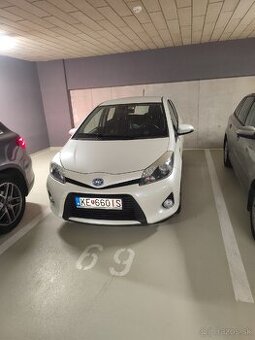 Predám Toyota Yaris 1,5 hybrid CVT automat